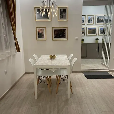 Gold Blanc Luxury Lejlighed *
